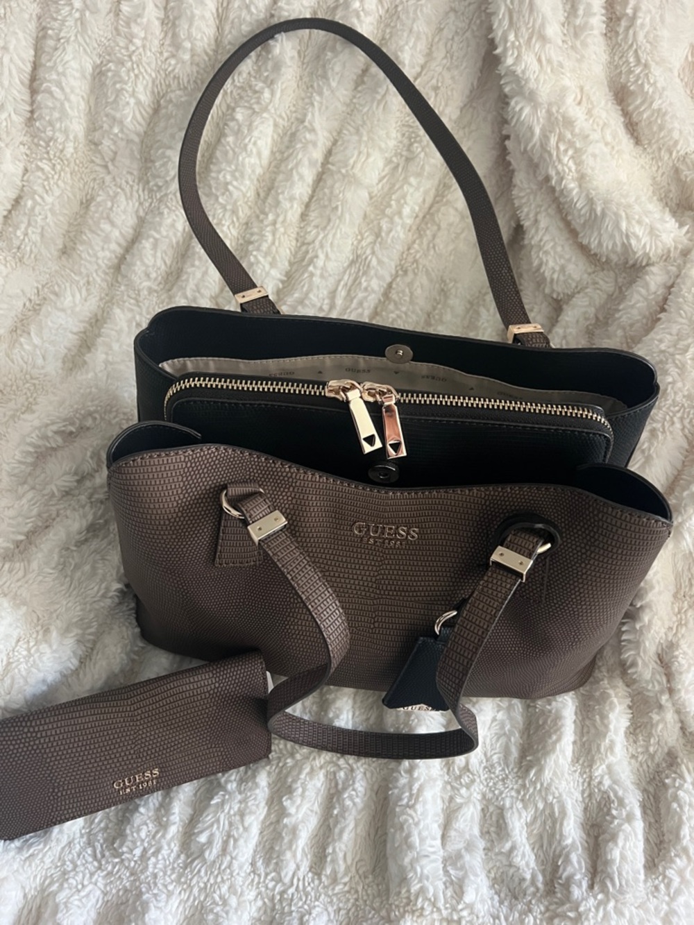 NWT GUESS Textured Purse and Wallet Set - Picture 5 of 14